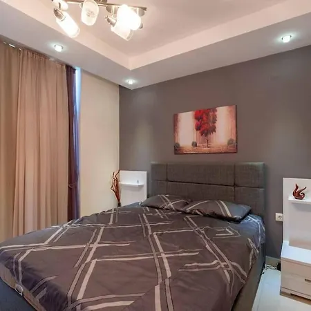 Lovely 1 Bedroom With Facilities *
