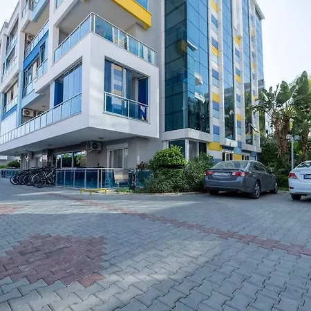 Lovely 1 Bedroom With Facilities *